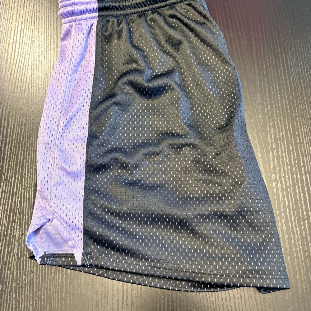Under Armour Athletic Mesh Shorts - Size Large - Picture 7 of 10